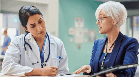 hospital-adiminstrator-consulting-doctor